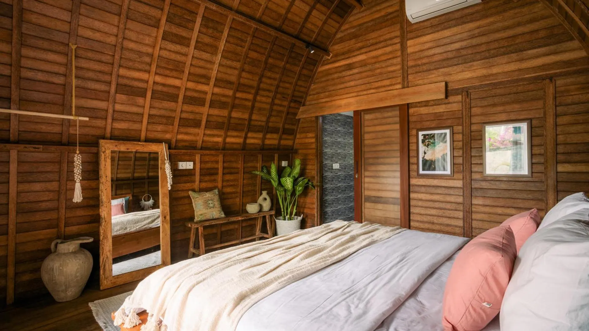 Driftwood Bungalows Uluwatu Indonesia